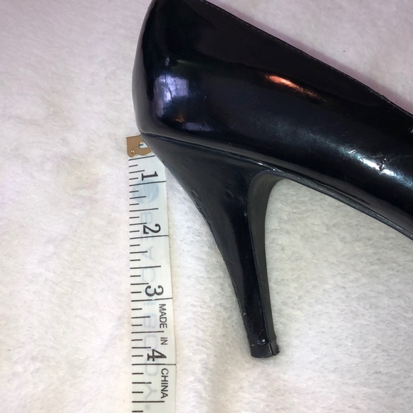 Black patent round-toe heel; Fergalicious Utopia - Picture 8 of 8